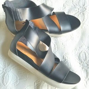 Universal Thread Flatform Sandal
